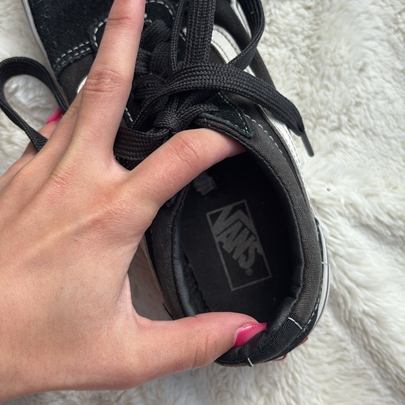 Vans Old Skool Black White Sneakers | Classic Low Tops | Worn Condition Youth 4 - Picture 5 of 9